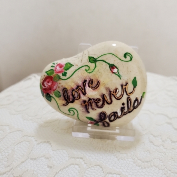 Hand painted Inspirational Word rock "Love Never Fails" with roses - Picture 6 of 7